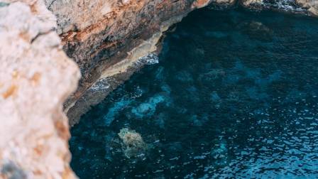 The Great Blue Hole in Belize: A Natural Wonder
